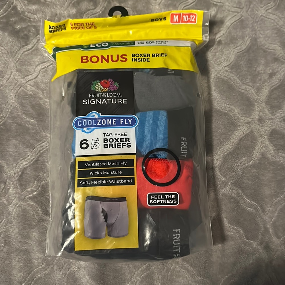 Boys Fruit of the Loom Signature Coolzone Fly size M 10/12